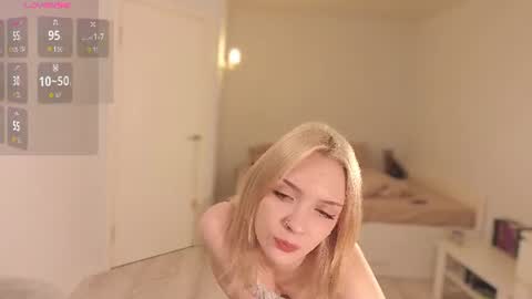 Snapshot of lily_moony chatting on 07/19/26, 11:52 Lily online show from 07/19/26, 11:52