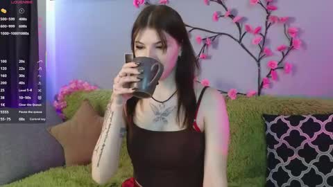 Snapshot of lily_qute chatting on 05/19/26, 07:47 Lily online show from 05/19/26, 07:47