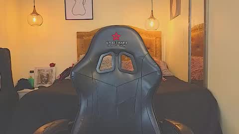 lily_sanderss online show from 12/17/25, 12:44