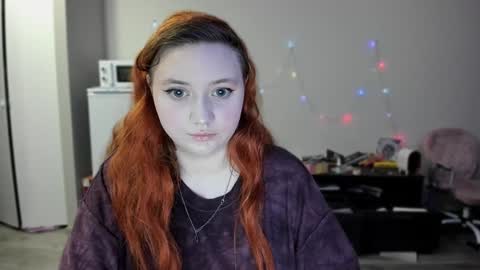 Snapshot of lily_shamy chatting on 12/18/24, 06:35 Alice online show from 12/18/24, 06:35