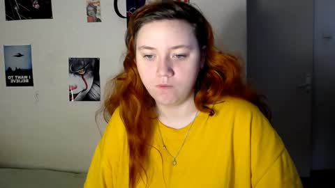 Snapshot of lily_shamy chatting on 12/25/24, 11:43 Alice online show from 12/25/24, 11:43