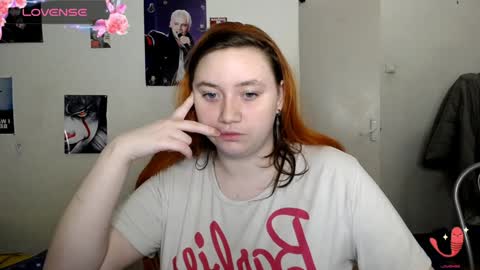 Snapshot of lily_shamy chatting on 01/14/25, 08:15 Alice online show from 01/14/25, 08:15