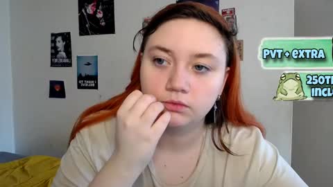 Snapshot of lily_shamy chatting on 02/15/25, 12:11 Alice online show from 02/15/25, 12:11