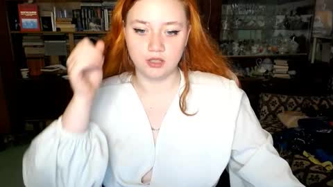 Snapshot of lily_shamy chatting on 09/24/25, 07:17 Alice online show from 09/24/25, 07:17