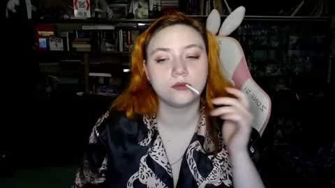 Snapshot of lily_shamy chatting on 10/15/25, 04:40 Alice online show from 10/15/25, 04:40