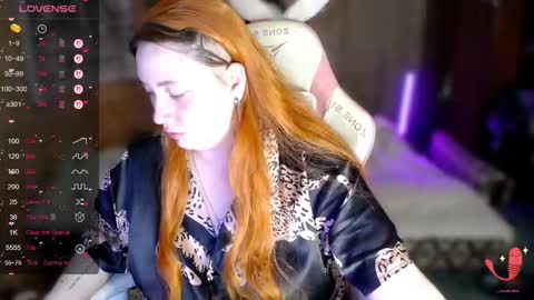 Snapshot of lily_shamy chatting on 11/25/25, 05:40 Alice online show from 11/25/25, 05:40