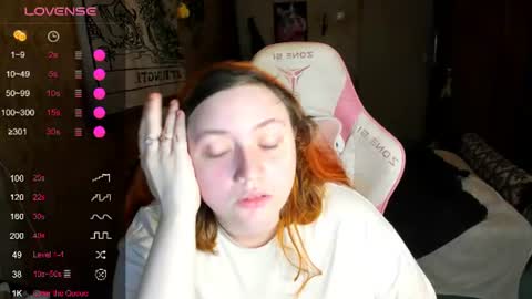 Snapshot of lily_shamy chatting on 06/15/26, 07:38 Alice online show from 06/15/26, 07:38