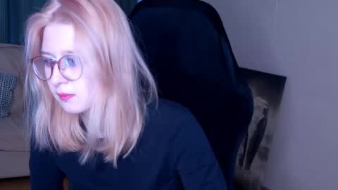 Snapshot of lily_spark_ chatting on 05/19/26, 01:11 Lily Spark online show from 05/19/26, 01:11