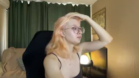 Snapshot of lily_spark_ chatting on 06/15/26, 01:41 Lily Spark online show from 06/15/26, 01:41
