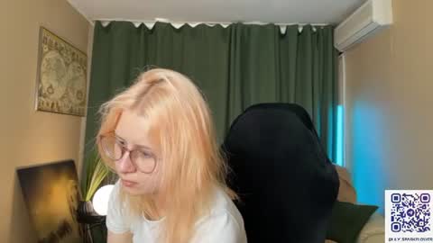 Snapshot of lily_spark_ chatting on 06/18/26, 01:17 Lily Spark online show from 06/18/26, 01:17