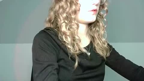 small lily online show from 09/09/25, 03:11