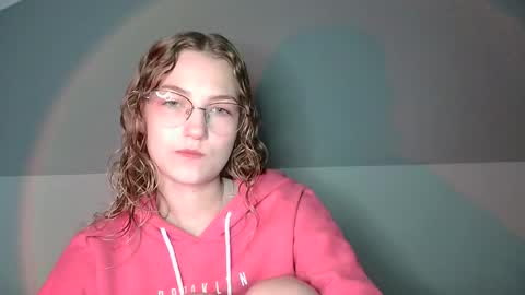 small lily online show from 09/15/25, 06:02