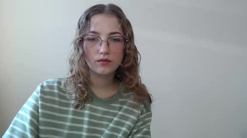 small lily online show from 03/01/26, 07:10