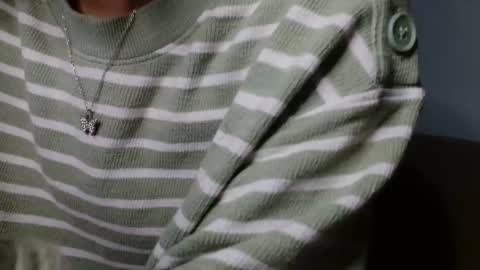 small lily online show from 04/08/26, 04:18