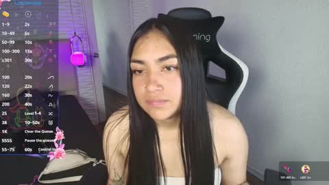 lily_waist online show from 10/25/25, 02:52