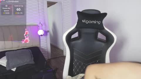 lily_waist online show from 11/03/25, 10:49