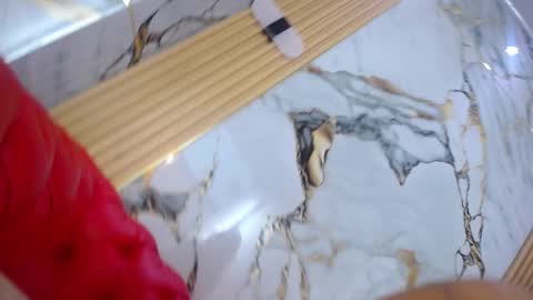 Lily online show from 10/05/25, 11:30