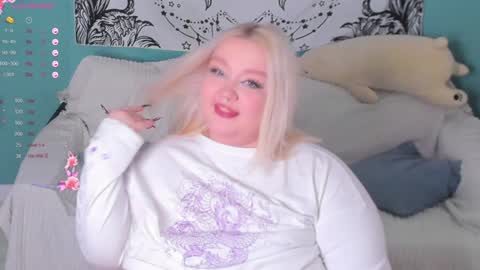 Snapshot of lilybelll chatting on 12/18/24, 08:03 Lily online show from 12/18/24, 08:03
