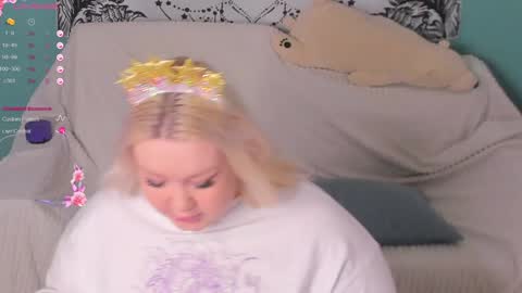 Snapshot of lilybelll chatting on 12/30/24, 07:21 Lily online show from 12/30/24, 07:21