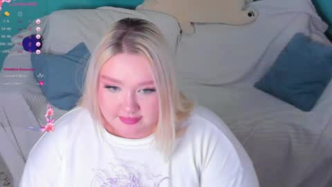 Snapshot of lilybelll chatting on 01/31/25, 06:14 Lily online show from 01/31/25, 06:14