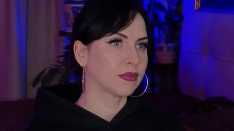 Lily online show from 11/10/25, 04:06