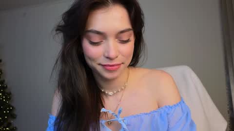 Snapshot of lilyewing_ chatting on 01/14/25, 06:49 Lily online show from 01/14/25, 06:49