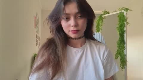 Snapshot of lilyewing_ chatting on 09/10/25, 03:23 Lily online show from 09/10/25, 03:23