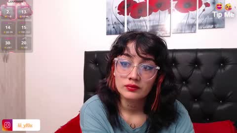 Snapshot of lilyfox23 chatting on 10/04/25, 12:58 lilyfox23 online show from 10/04/25, 12:58