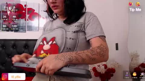 Snapshot of lilyfox23 chatting on 11/03/25, 12:39 lilyfox23 online show from 11/03/25, 12:39