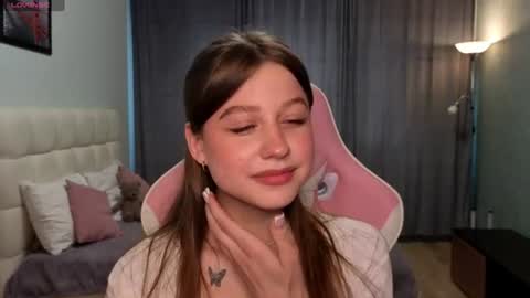 Lily online show from 06/17/26, 09:01