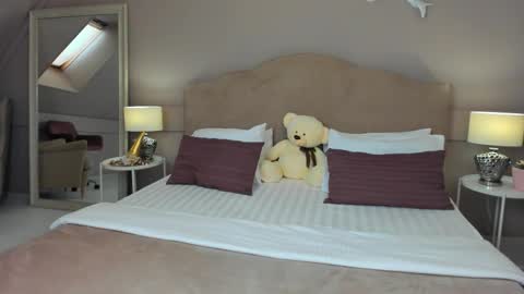 Snapshot of lilymyerss chatting on 12/18/25, 08:31 lilymyerss online show from 12/18/25, 08:31