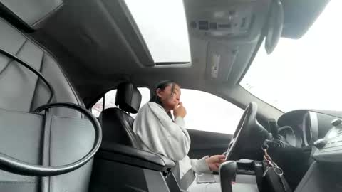 lilypowpow online show from 03/24/26, 08:25