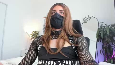 Snapshot of lilyreina chatting on 05/05/26, 05:43 Lily Reina online show from 05/05/26, 05:43