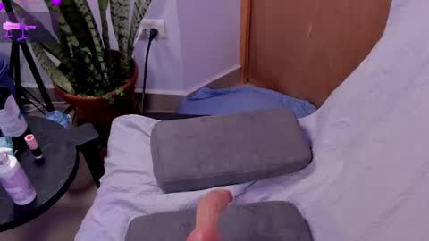 Lily Roberts  online show from 05/29/26, 05:22