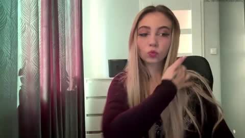 Lily online show from 05/25/26, 04:35