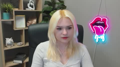 Lily online show from 03/19/26, 07:34