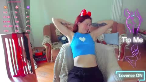 Snapshot of lilyviolet7 chatting on 05/29/26, 02:26 Hi Im Lily online show from 05/29/26, 02:26