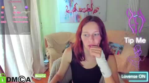 Snapshot of lilyviolet7 chatting on 06/16/26, 08:06 Hi Im Lily online show from 06/16/26, 08:06
