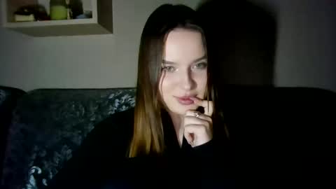 Snapshot of lilyygray chatting on 10/24/25, 02:35 LilyyGray online show from 10/24/25, 02:35