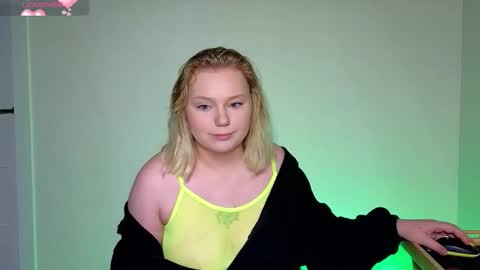 Snapshot of lime_cat chatting on 09/19/25, 01:07 lime cat online show from 09/19/25, 01:07