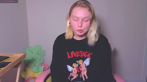 Snapshot of lime_cat chatting on 10/10/25, 01:04 lime cat online show from 10/10/25, 01:04