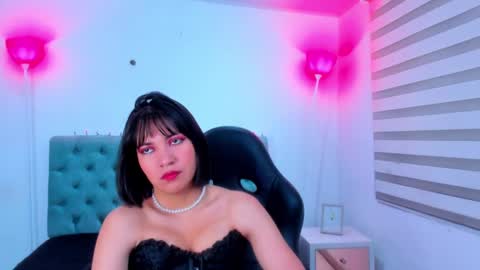  Lina Bedoya  online show from 01/16/25, 11:37