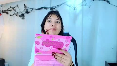  Lina Bedoya  online show from 11/10/25, 11:53