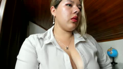 Snapshot of lina_browm chatting on 02/08/25, 11:45 Lina Browm online show from 02/08/25, 11:45