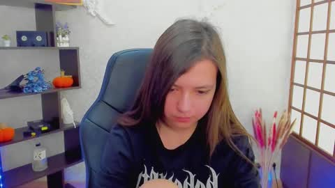 Snapshot of lina_brownie chatting on 12/14/24, 02:12 Lina online show from 12/14/24, 02:12