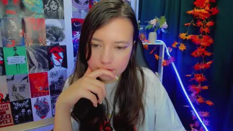 Snapshot of lina_brownie chatting on 12/19/24, 02:23 Lina online show from 12/19/24, 02:23