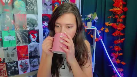 Snapshot of lina_brownie chatting on 12/19/24, 05:29 Lina online show from 12/19/24, 05:29