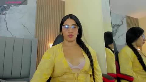 Snapshot of lina_dubois chatting on 11/25/25, 12:27 LINA DUBOIS online show from 11/25/25, 12:27