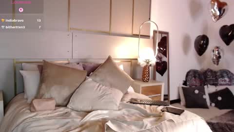 Lina online show from 10/10/25, 10:31