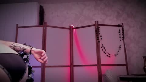 Lina -  online show from 12/20/24, 11:43